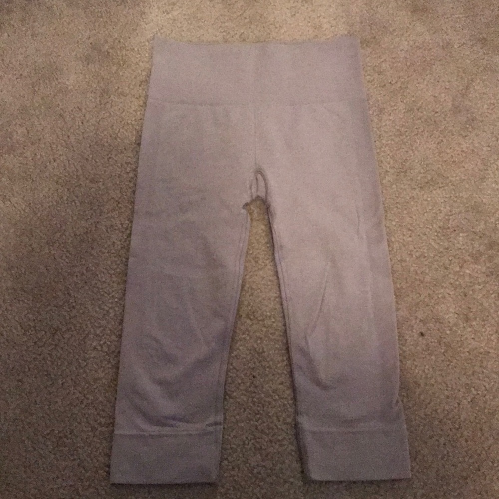 Grey lulu lemon crop leggings!